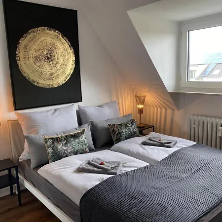 Bostel 1 - Modernes Dachgeschoss-studio In Meiderich, 4,7 Km Hbf, U-bahn 250m, Flughafen Duesseldorf 28 Km, Landschaftspark 2,9 Km, 5 Gehminuten Von Herzklinik Entfernt