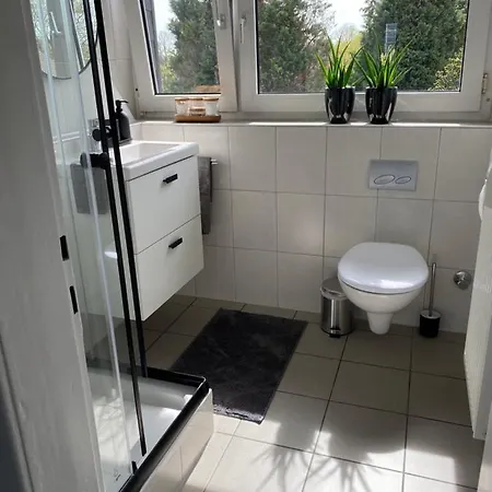 公寓 Bostel 1 - Modernes Dachgeschoss-studio In Meiderich, 4,7 Km Hbf, U-bahn 250m, Flughafen Duesseldorf 28 Km, Landschaftspark 2,9 Km, 5 Gehminuten Von Herzklinik Entfernt *