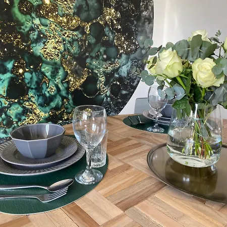 Bostel 1 - Modernes Dachgeschoss-studio In Meiderich, 4,7 Km Hbf, U-bahn 250m, Flughafen Duesseldorf 28 Km, Landschaftspark 2,9 Km