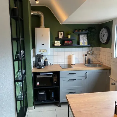 Bostel 1 - Modernes Dachgeschoss-studio In Meiderich, 4,7 Km Hbf, U-bahn 250m, Flughafen Duesseldorf 28 Km, Landschaftspark 2,9 Km, 5 Gehminuten Von Herzklinik Entfernt * 杜伊斯堡
