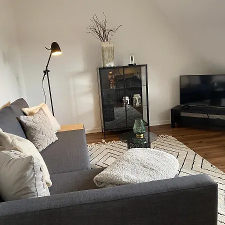 公寓 Bostel 1 - Modernes Dachgeschoss-studio In Meiderich, 4,7 Km Hbf, U-bahn 250m, Flughafen Duesseldorf 28 Km, Landschaftspark 2,9 Km, 5 Gehminuten Von Herzklinik Entfernt 杜伊斯堡