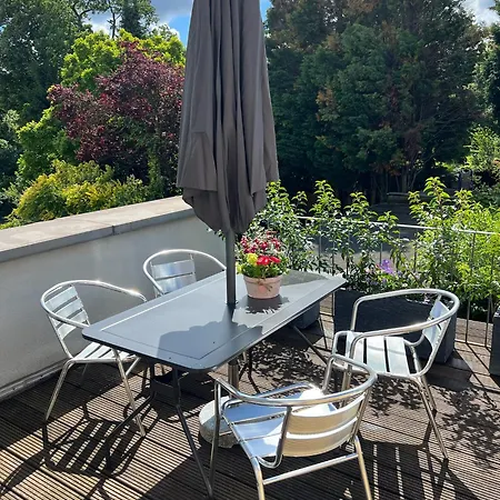 Apartment Bostel 1 - Modernes Dachgeschoss-studio In Meiderich, 4,7 Km Hbf, U-bahn 250m, Flughafen Duesseldorf 28 Km, Landschaftspark 2,9 Km, 5 Gehminuten Von Herzklinik Entfernt *