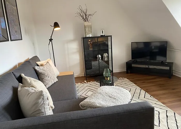 Апартаменты 1 - Modernes Dachgeschoss-studio In Meiderich, 4,7 Km Hbf, U-bahn 250m, Flughafen Duesseldorf 28 Km, Landschaftspark 2,9 Km Дуйсбург